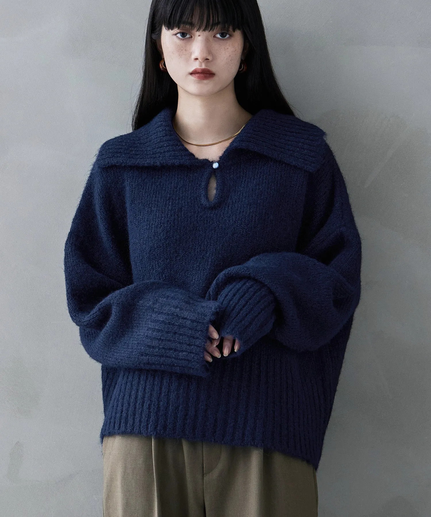 Alpaca touch big collar knit