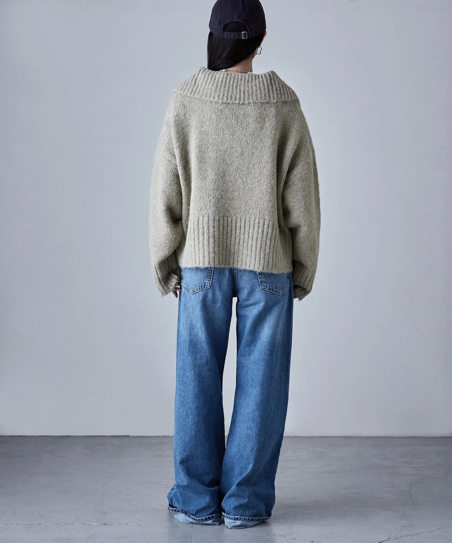 Alpaca touch big collar knit