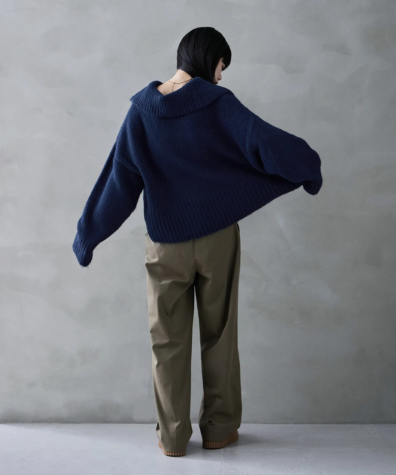 Alpaca touch big collar knit