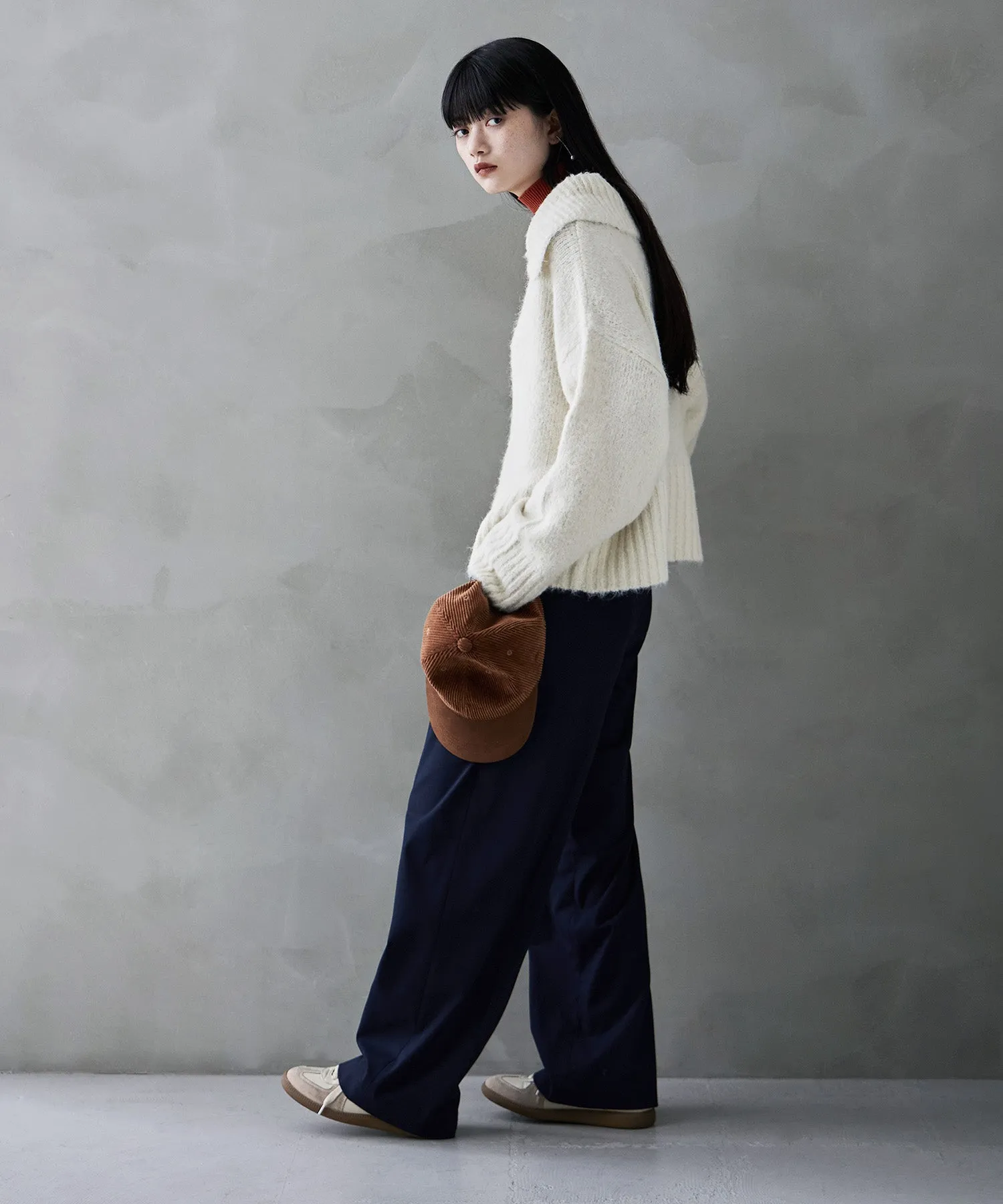 Alpaca touch big collar knit