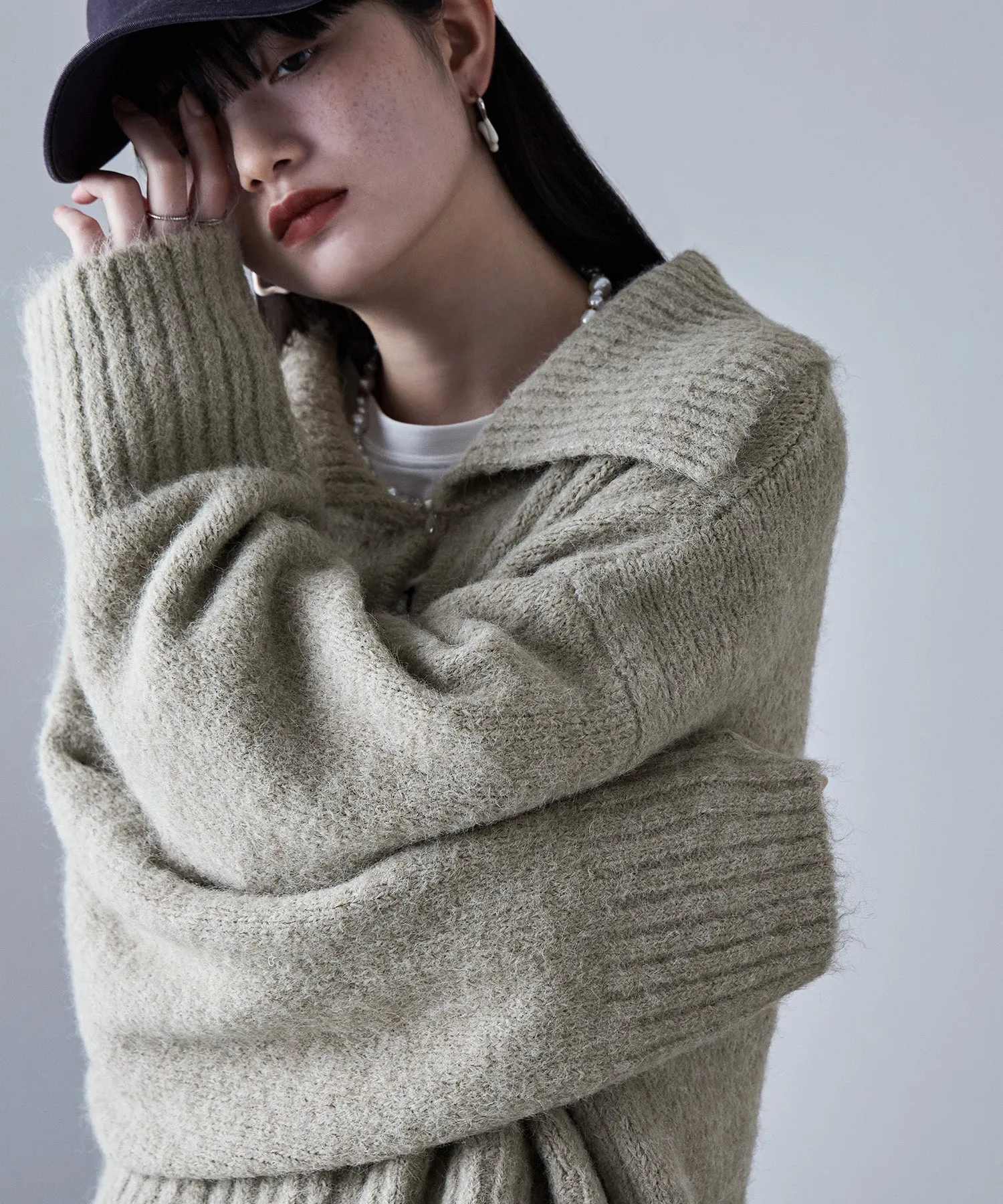 Alpaca touch big collar knit