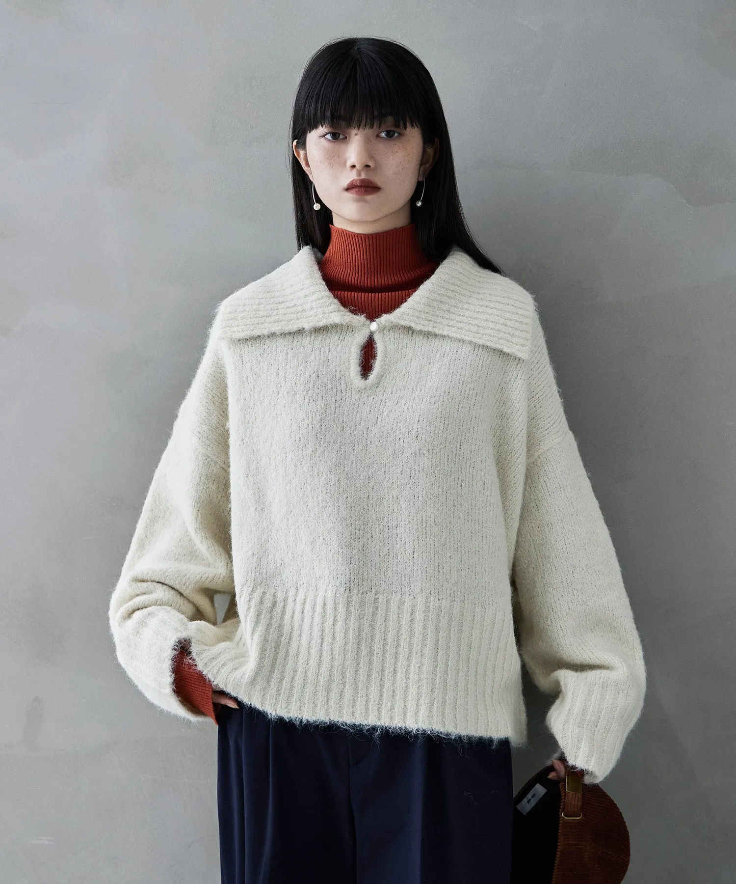 Alpaca touch big collar knit