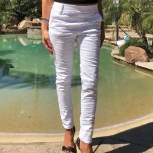 Dafna in White Snake