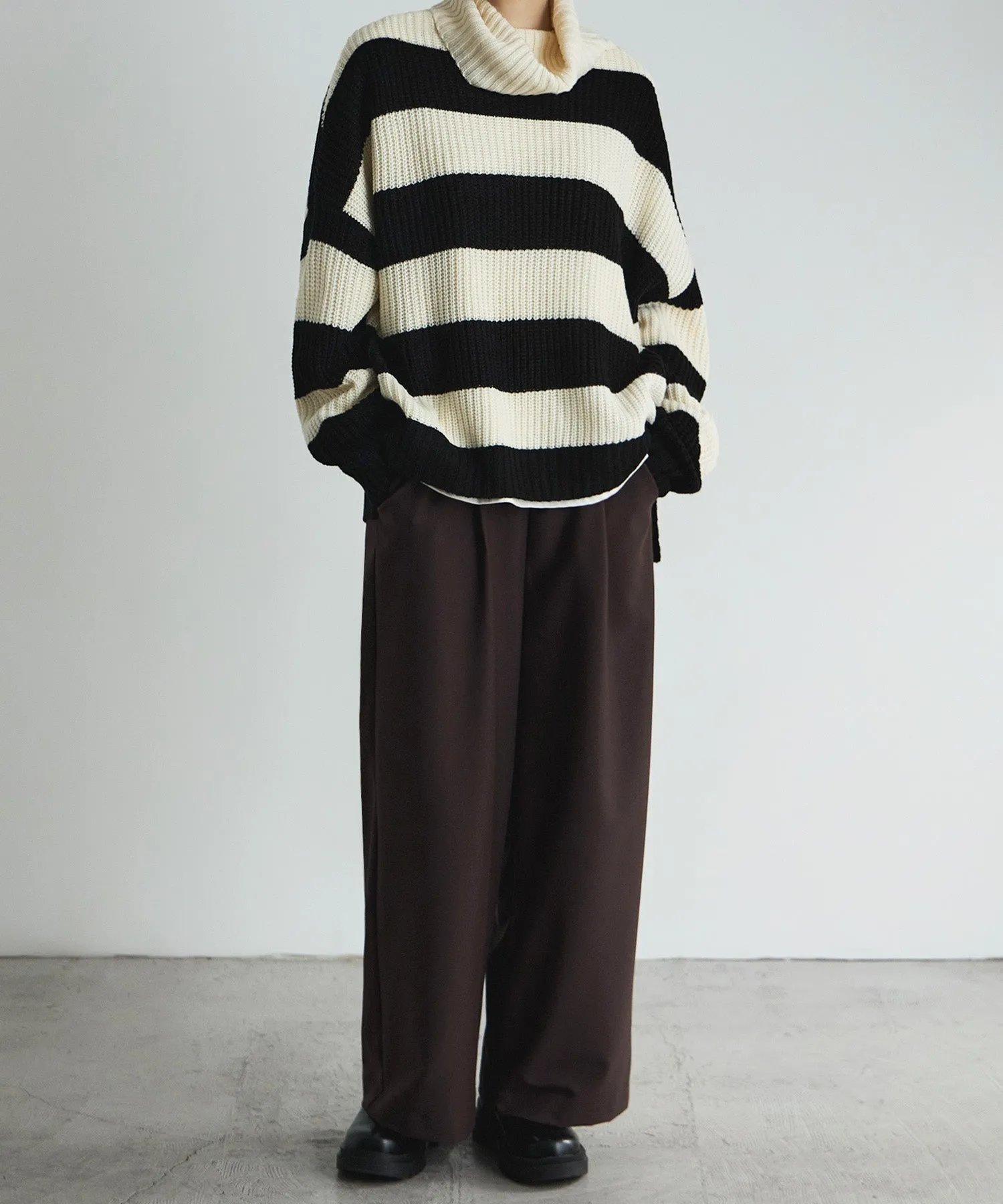 Off turtle wide border knit