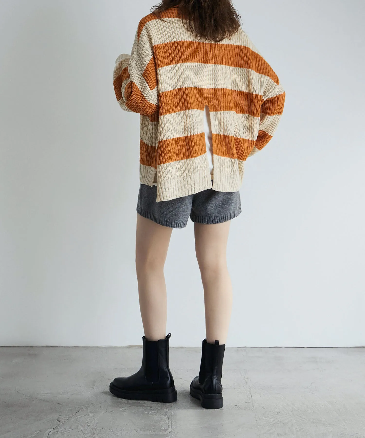 Off turtle wide border knit
