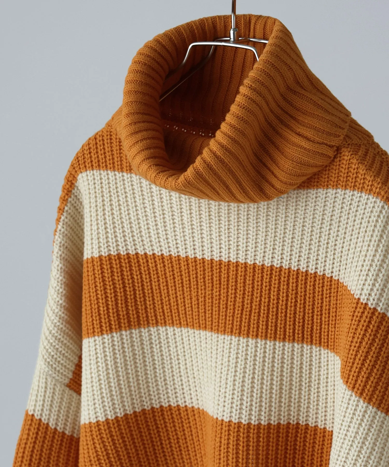 Off turtle wide border knit
