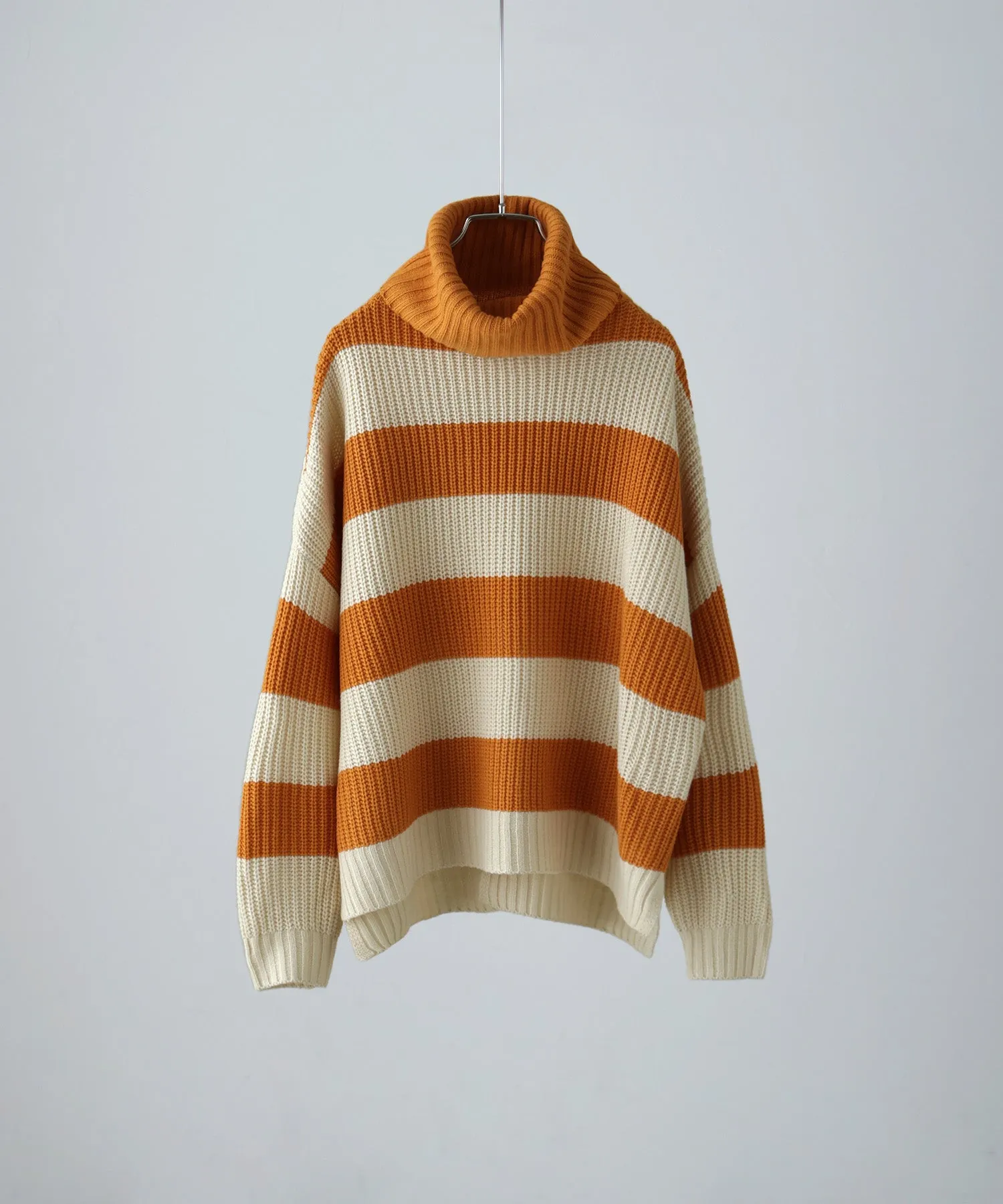 Off turtle wide border knit