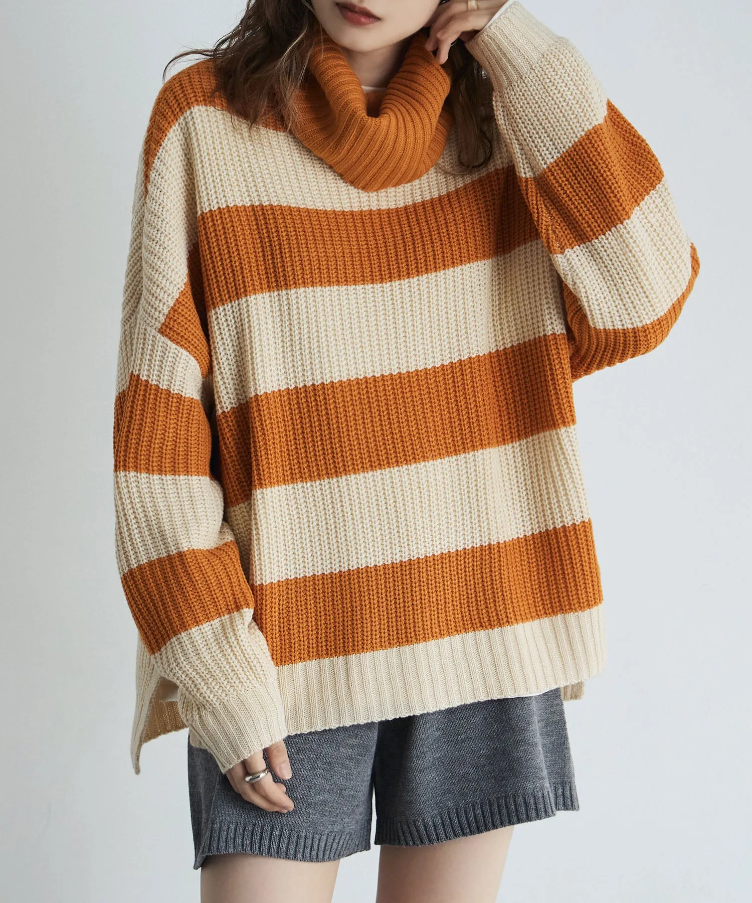 Off turtle wide border knit