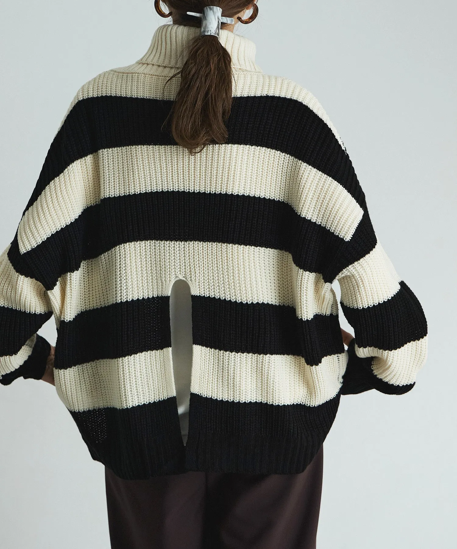 Off turtle wide border knit