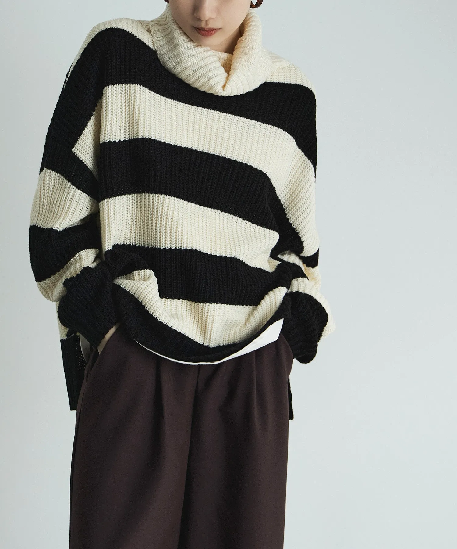 Off turtle wide border knit