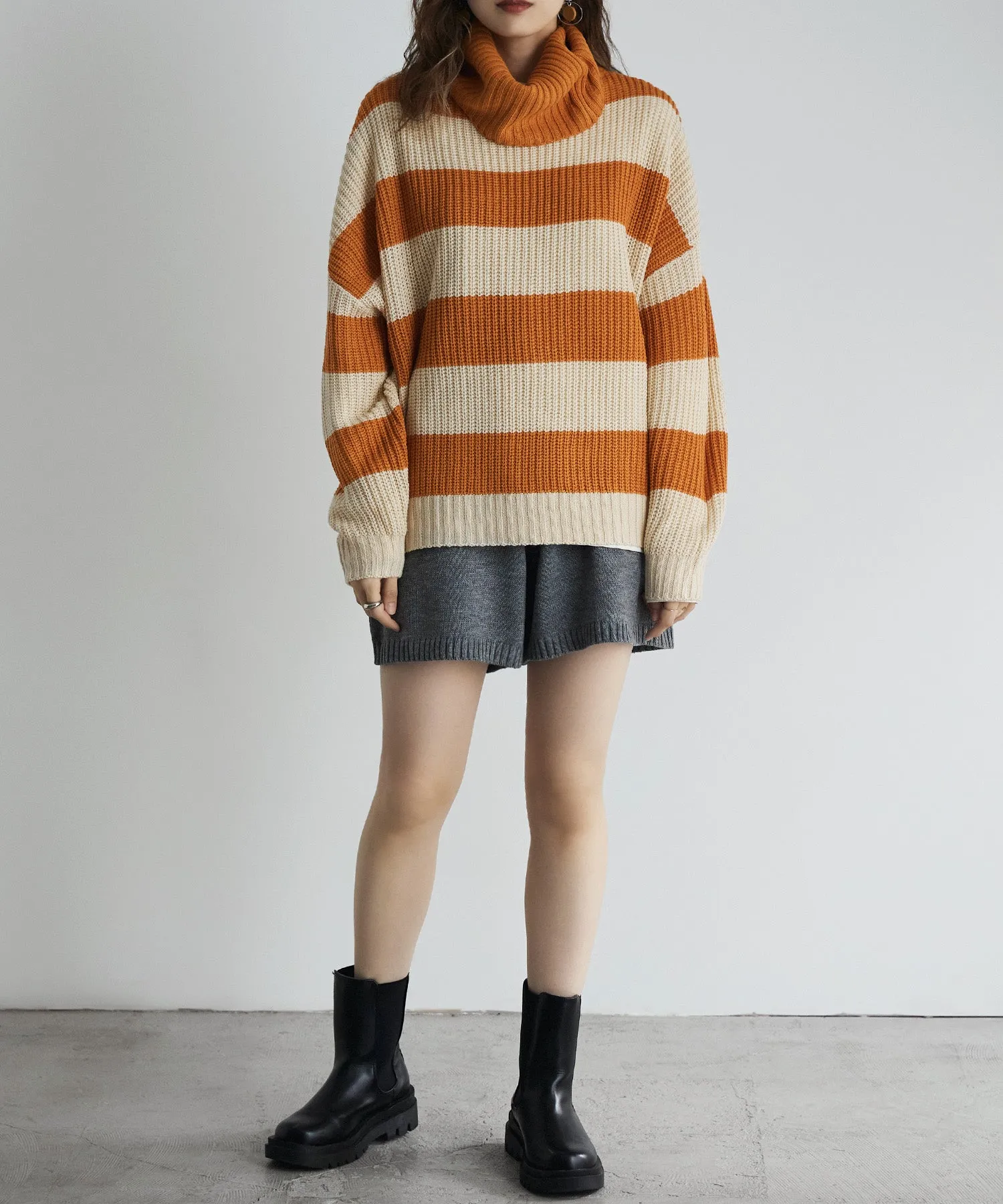 Off turtle wide border knit