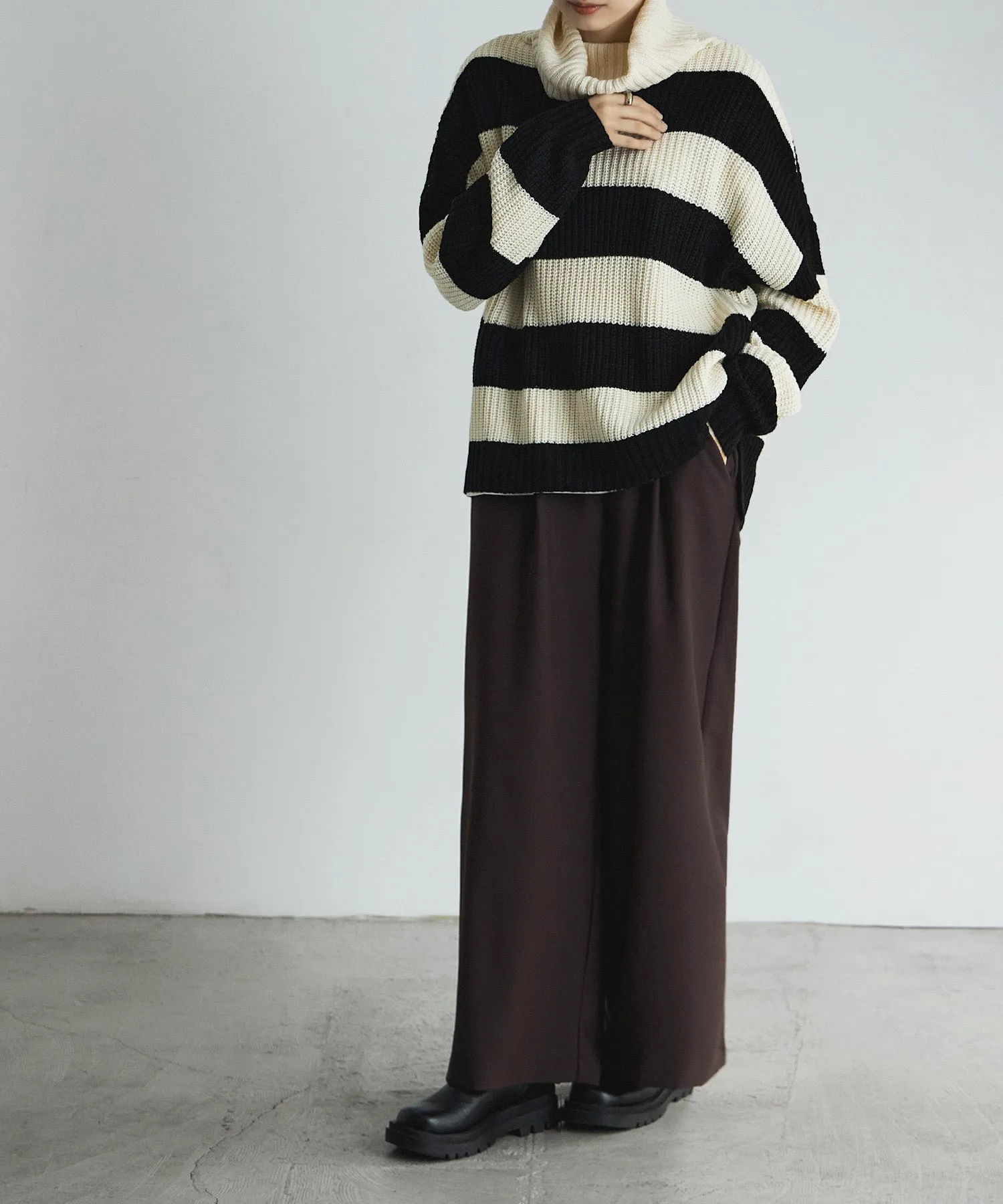 Off turtle wide border knit